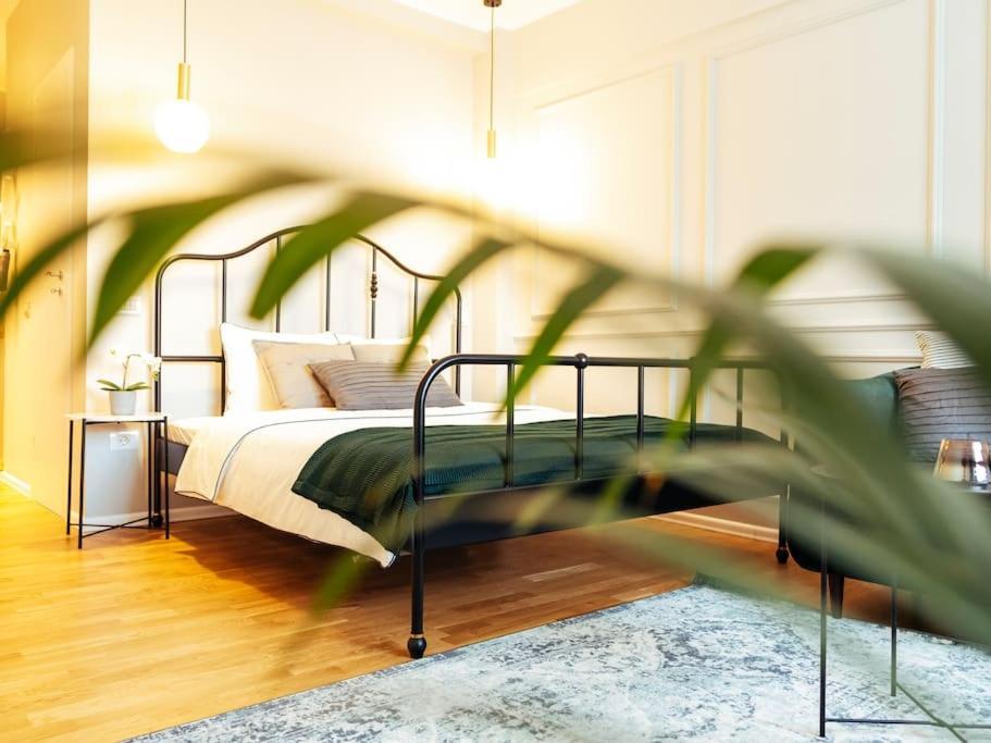 Amazing Location - Superb View - Old Town Apartman Bukarest Kültér fotó